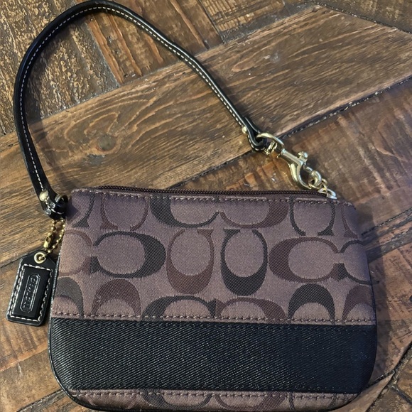 Coach Wristlet Brown Signature Stripe. Great condition , looks new ! - Picture 1 of 9